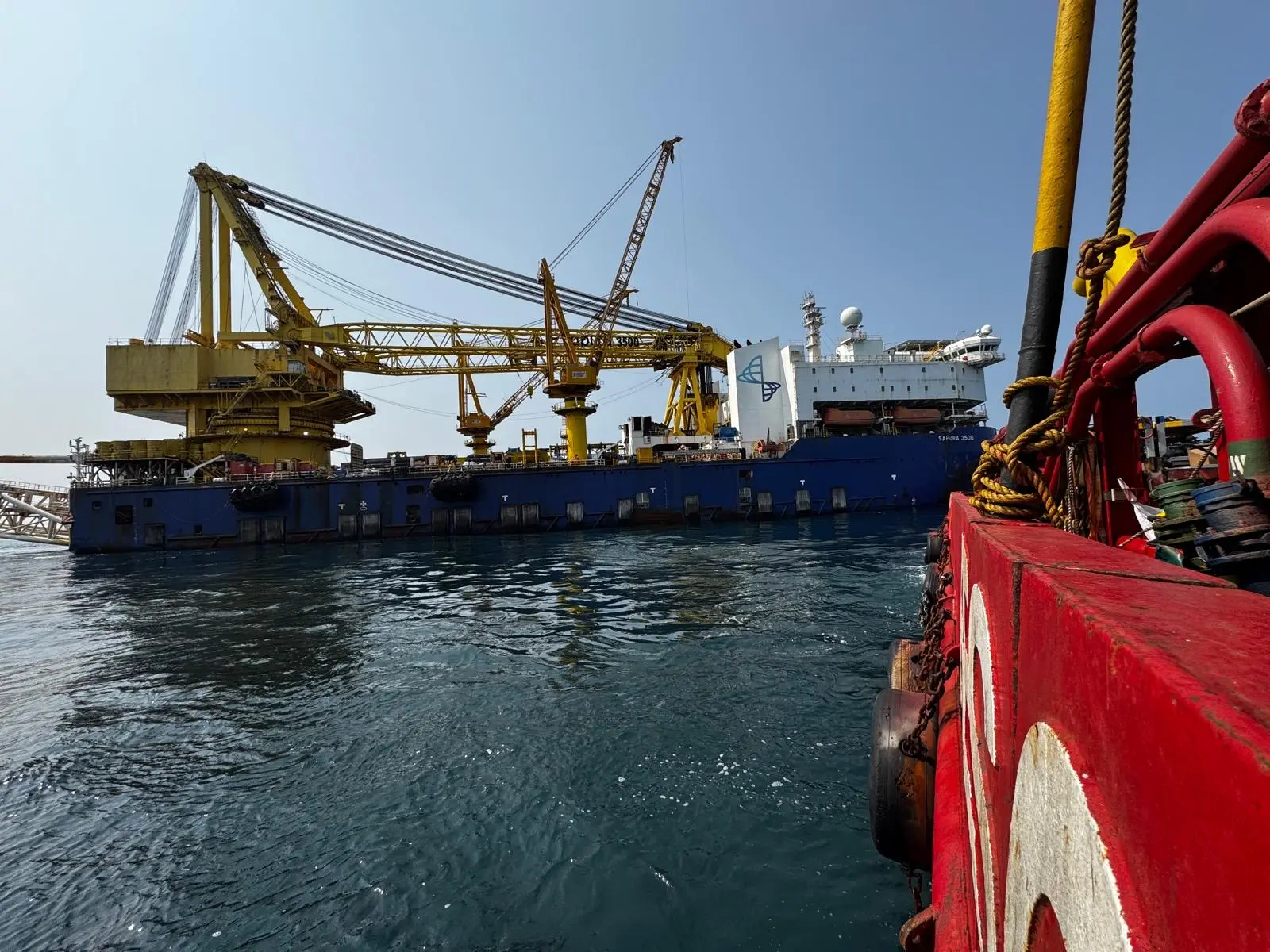 Heavy lift crane vessel at sea